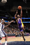 Los Angeles Lakers v New Jersey Nets: Lamar Odom and Anthony Morrow Photographic Print by Andrew Bernstein