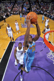 New Orleans Hornets v Sacramento Kings: Emeka Okafor and Samuel Dalembert Photographie par Rocky Widner