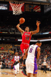 Chicago Bulls v Phoenix Suns: James Johnson and Channing Frye Photographic Print by Barry Gossage