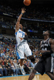 San Antonio Spurs v New Orleans Hornets: Chris Paul and Antonio McDyess Lámina fotográfica por Layne Murdoch San Antonio Spurs v New Orleans Hornets: Chris Paul and Antonio McDyess Lámina fotográfica por Layne Murdoch