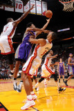 Phoenix Suns v Miami Heat: Josh Childress and Juwan Howard Lámina fotográfica por Andrew Bernstein