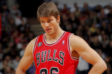 Chicago Bulls v Sacramento Kings: Kyle Korver Photographic Print by Rocky Widner