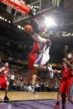New Jersey Nets v Sacramento Kings: Tyreke Evans Photographic Print by Don Smith