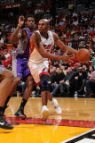 Phoenix Suns v Miami Heat: Jerry Stackhouse Fotografisk tryk af Andrew Bernstein