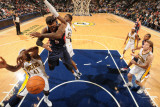 Atlanta Hawks v Indiana Pacers: Josh Smith, James Posey and Roy Hibbert Fotografisk tryk af Ron Hoskins