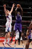 Sacramento Kings v Los Angeles Clippers: Samuel Dalembert and Blake Griffin Photographie par Noah Graham