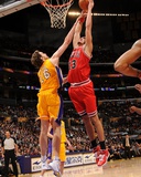 Chicago Bulls v Los Angeles Lakers: Joakim Noah and Pau Gasol Photographic Print by Andrew Bernstein