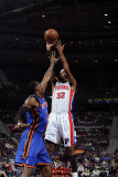 New York Knicks v Detroit Pistons: Richard Hamilton and Amar'e Stoudemire Lámina fotográfica por Allen Einstein