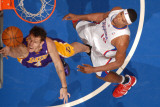 Los Angeles Lakers v Los Angeles Clippers: Luke Walton and Ryan Gomes Photographie par Noah Graham