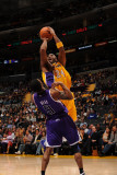 Sacramento Kings v Los Angeles Lakers: Kobe Bryant and Luther Head Photographic Print by Noah Graham