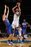 New York Knicks v Washington Wizards: Yi Jianlian and Timofey Mozgov Lámina fotográfica por Ned Dishman New York Knicks v Washington Wizards: Yi Jianlian and Timofey Mozgov Lámina fotográfica por Ned Dishman