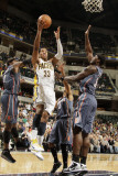 Charlotte Bobcats v Indiana Pacers: Danny Granger and Kwame Brown Photographie par Ron Hoskins