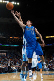 Dallas Mavericks v New Orleans Hornets: Jose Barea Lámina fotográfica por Chris Graythen