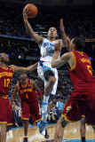Cleveland Cavaliers v New Orleans Hornets: Jerryd Bayless and Ryan Hollins Photographic Print by Layne Murdoch