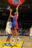 Detroit Pistons v Golden State Warriors: Tayshaun Prince Fotografisk tryk af Rocky Widner
