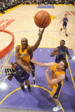 Sacramento Kings v Los Angeles Lakers: Lamar Odom Photographic Print by Andrew Bernstein