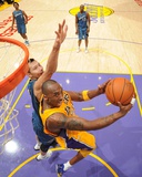 Washington Wizards v Los Angeles Lakers: Kobe Bryant and Yi Jianlian Photographic Print by Andrew Bernstein