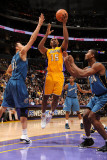 Washington Wizards v Los Angeles Lakers: Ron Artest, Yi Jianlian and Hilton Armstrong Lámina fotográfica por Andrew Bernstein Washington Wizards v Los Angeles Lakers: Ron Artest, Yi Jianlian and Hilton Armstrong Lámina fotográfica por Andrew Bernstein