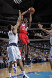 New Jersey Nets v Dallas Mavericks: Devin Harris and Tyson Chandler Photographic Print by Glenn James