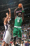 Boston Celtics v New Jersey Nets: Kris Humphries and Kevin Garnett Photographic Print by Jeyhoun Allebaugh