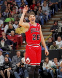 Chicago Bulls v Sacramento Kings: Kyle Korver Photographic Print by Rocky Widner