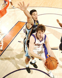 Memphis Grizzlies v Phoenix Suns: Goran Dragic and Greivis Vasquez Photographic Print by Barry Gossage