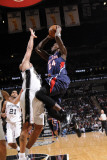 Atlanta Hawks v San Antonio Spurs: Marvins Williams and Richard Jefferson Photographie par D. Clarke Evans