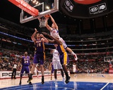 Los Angeles Lakers v Los Angeles Clippers: Blake Griffin, Pau Gasol and Lamar Odom Fotografisk trykk av Noah Graham Los Angeles Lakers v Los Angeles Clippers: Blake Griffin, Pau Gasol and Lamar Odom Fotografisk trykk av Noah Graham