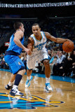 Dallas Mavericks v New Orleans Hornets: Jerryd Bayless and Jose Barea Lámina fotográfica por Chris Graythen