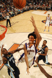 Memphis Grizzlies v Phoenix Suns: Josh Childress and Sam Young Lámina fotográfica por Barry Gossage