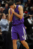 Sacramento Kings v New Orleans Hornets: Omri Casspi Photographic Print by Layne Murdoch