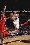 Portland Trail Blazers v San Antonio Spurs: Tony Parker and Marcus Camby Fotografisk tryk af D. Clarke Evans
