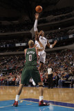 Milwaukee Bucks v Dallas Mavericks: Shawn Marion and Drew Gooden Photographic Print by Danny Bollinger