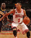 Indiana Pacers v Chicago Bulls: Derrick Rose and Darren Collison Photographic Print by Ray Amati
