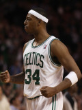 Portland Trail Blazers v Boston Celtics: Paul Pierce Fotografisk tryk af Elsa . Portland Trail Blazers v Boston Celtics: Paul Pierce Fotografisk tryk af Elsa .