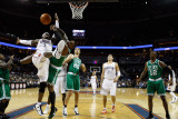 Boston Celtics v Charlotte Bobcats: Glen Davis and Gerald Wallace Photographie par Streeter 