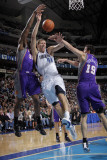 Phoenix Suns v Dallas Mavericks: Dirk Nowitzki, Earl Clark and Hedo Turkoglu Photographic Print by Glenn James