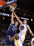 Minnesota Timberwolves v Golden State Warriors: Kevin Love and David Lee Photographic Print by Ezra Shaw