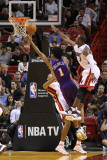 Phoenix Suns v Miami Heat: Josh Childress, Juwan Howard and Dwyane Wade Lámina fotográfica por Mike Ehrmann