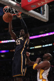 Indiana Pacers v Los Angeles Lakers: Roy Hibbert and Kobe Bryant Photographie par Jeff Gross
