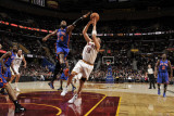 New York Knicks v Cleveland Cavaliers: Anthony Parker and Ronny Turiaf Photographic Print by David Liam Kyle