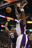 Indiana Pacers v Phoenix Suns: Brandon Rush and Channing Frye Photographic Print by Christian Petersen