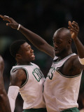 New Jersey Nets v Boston Celtics: Nate Robinson and Kevin Garnett Photographic Print by Elsa .