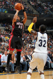 Miami Heat v Memphis Grizzlies: Eddie House and O.J. Mayo Fotografie-Druck von Joe Murphy