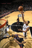 Atlanta Hawks v San Antonio Spurs: Tim Duncan and Jason Collins Photographie par D. Clarke Evans