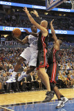 Miami Heat v Orlando Magic: Brandon Bass and Zydrunas Ilgauskas Lámina fotográfica por Mike Ehrmann Miami Heat v Orlando Magic: Brandon Bass and Zydrunas Ilgauskas Lámina fotográfica por Mike Ehrmann
