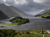 Highlanders' Statue on the Edge of Loch Shiel During a Rain Storm Lámina fotográfica por Jim Richardson Highlanders' Statue on the Edge of Loch Shiel During a Rain Storm Lámina fotográfica por Jim Richardson