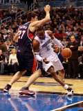 Atlanta Hawks v Orlando Magic: Dwight Howard and Zaza Pachulia Photographic Print by Sam Greenwood