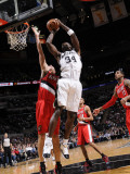 Portland Trail Blazers v San Antonio Spurs: Antonio McDyess and Joel Przybilla Photographie par D. Clarke Evans