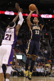 Indiana Pacers v Phoenix Suns: Danny Granger and Hakim Warrick Photographic Print by Christian Petersen